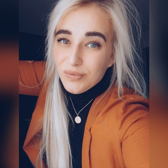 Meet your Posher, Tia - Picture 1 of 1